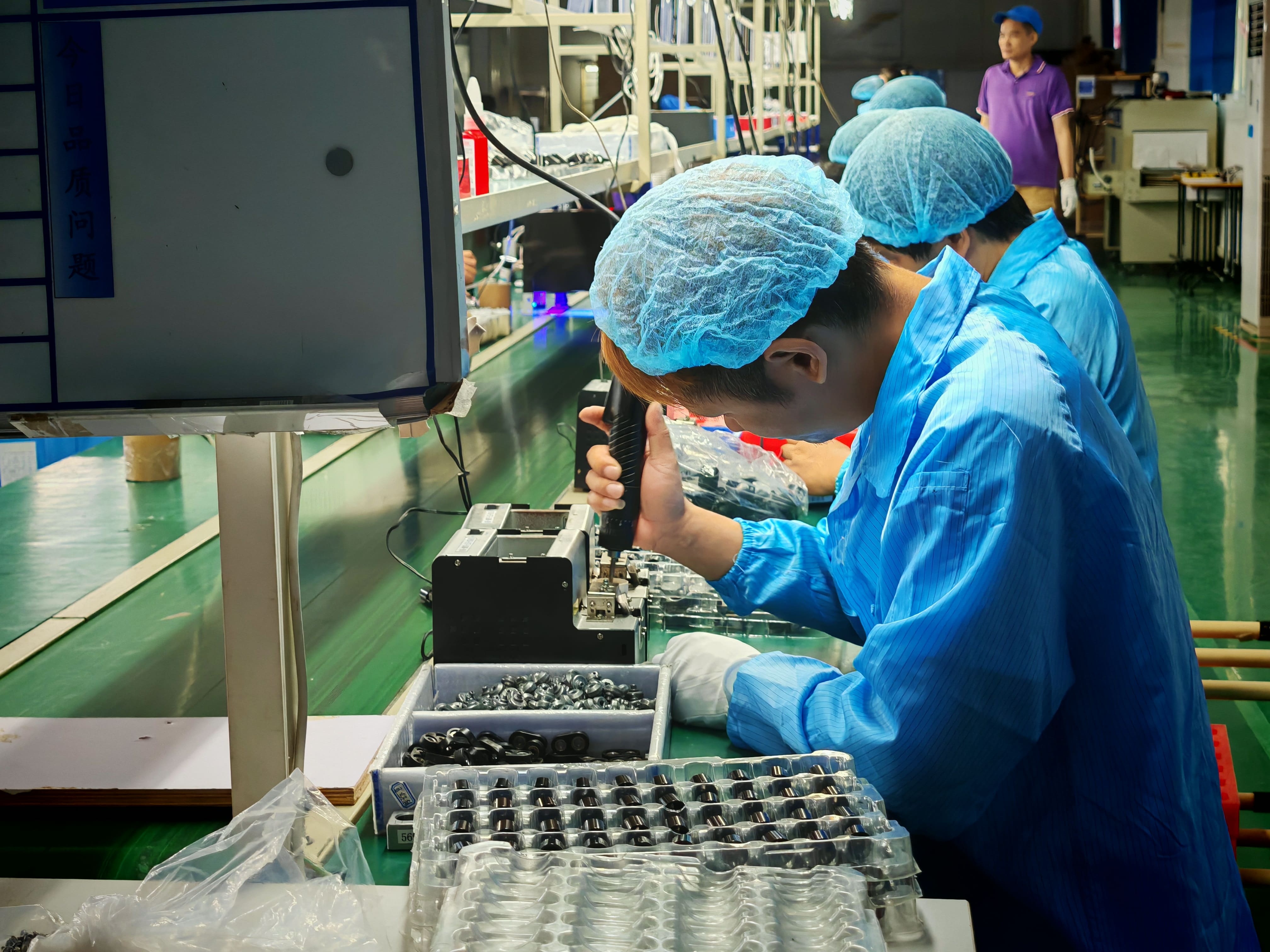 Here Comes a Lifesaver for Office Workers/Fitness Enthusiasts